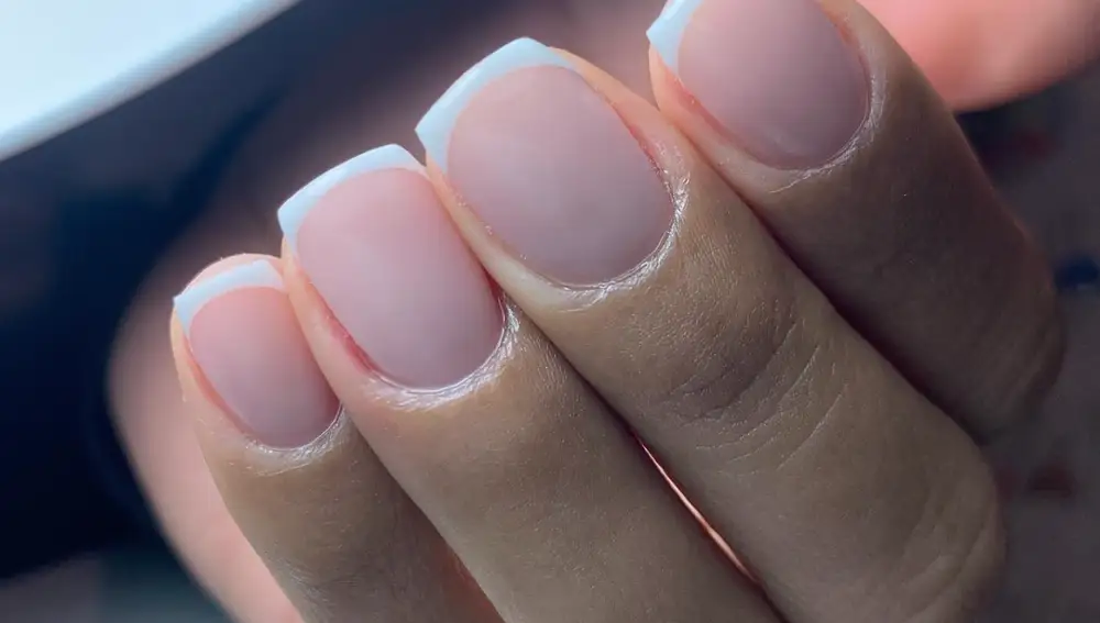 Uñas cortas: la manicura minimalista que arrasa este verano 2025