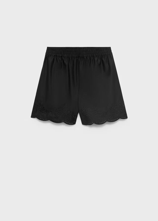 Shorts satinados bajo bordado.