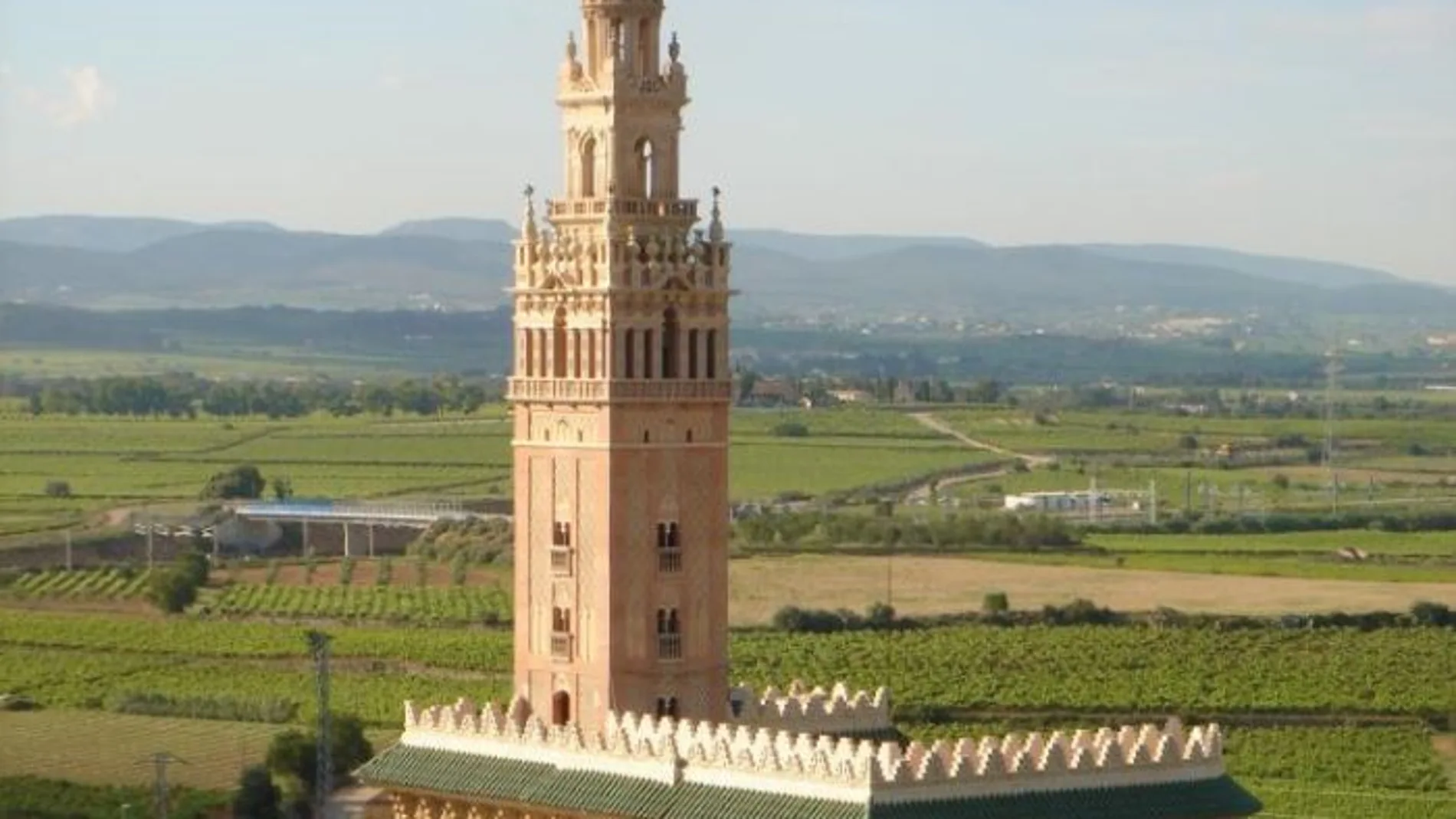 La torre, en el pueblo de L'Arboç