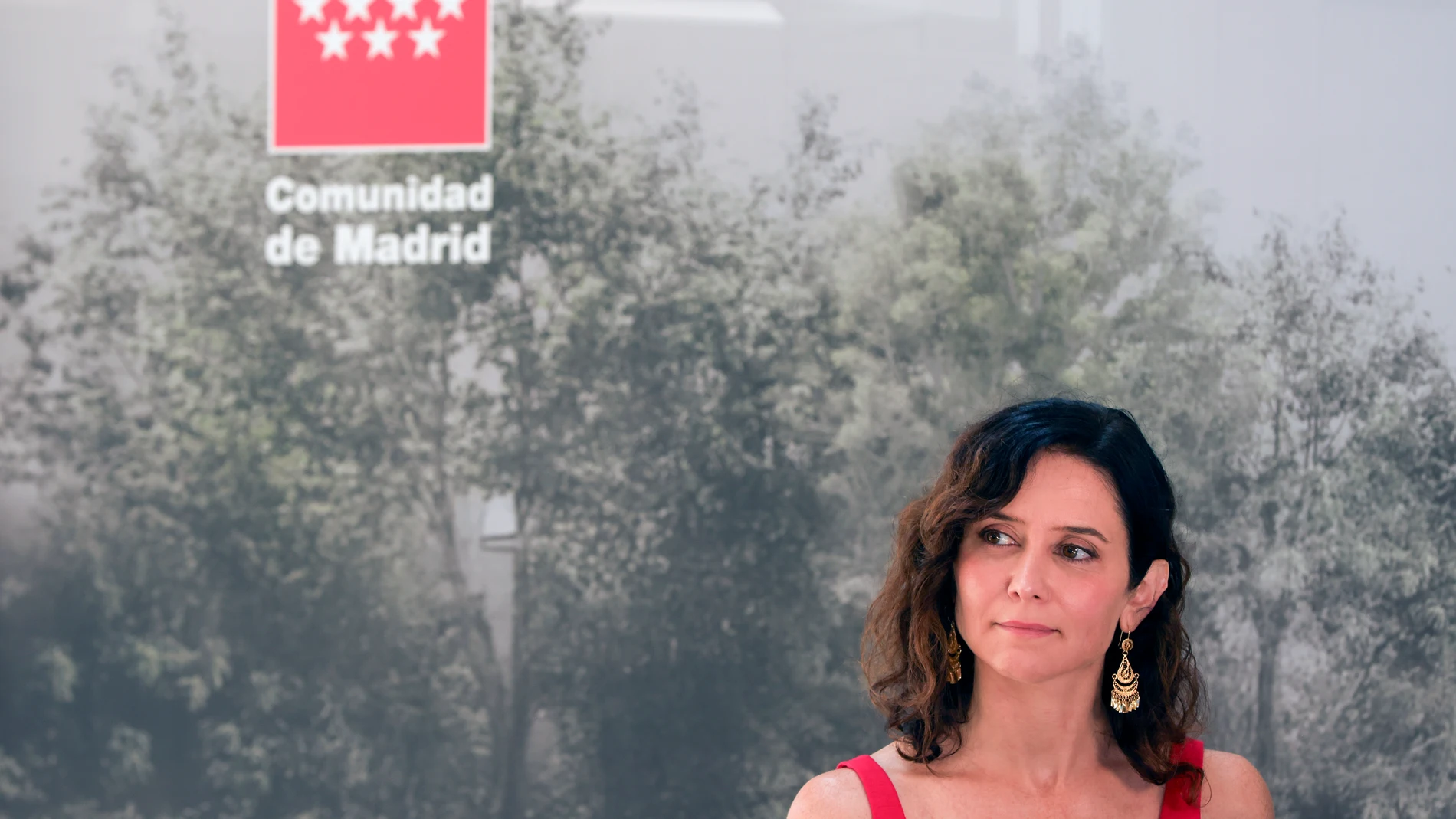 MADRID, 21/07/2025.- La presidenta de la Comunidad de Madrid, Isabel Díaz Ayuso, presenta Milla Canal, el proyecto transformación de las Instalaciones Deportivas Canal de Isabel II, y el nuevo espacio de la Fuente del río Lozoya, un elemento patrimonial del siglo XIX, que abre al público, este lunes. EFE/ Pablo R.Seco