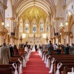 Una encuesta revela que 4 de cada 10 parejas que se casan se conocen en verano