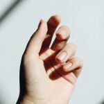 Uñas cortas: la manicura más elegante, cómoda y en tendencia este verano 2025