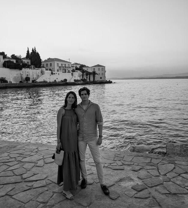 Sofía Palazuelo y Fernando Fitz-James Stuart en una isla griega