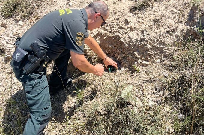La Guardia Civil desactiva en Gajanejos una granada originaria de la Guerra Civil
