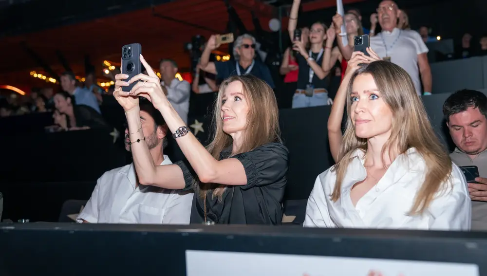 Las hermanas Kimpel, en el concierto de Scorpions en Starlite Marbella