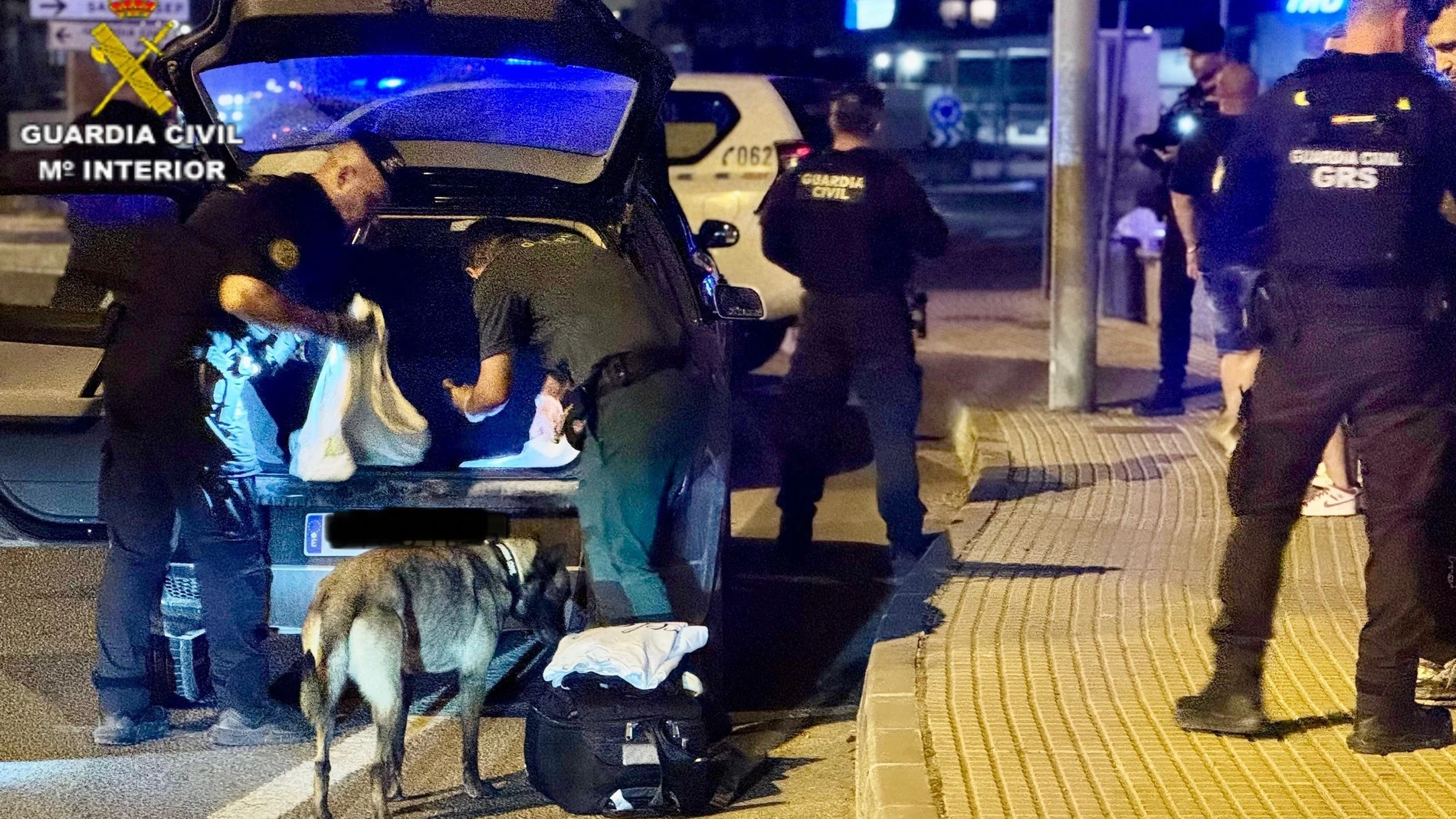 Registro a un coche en Ibiza REMITIDA / HANDOUT por Guardia Civil Fotografía remitida a medios de comunicación exclusivamente para ilustrar la noticia a la que hace referencia la imagen, y citando la procedencia de la imagen en la firma 22/07/2025