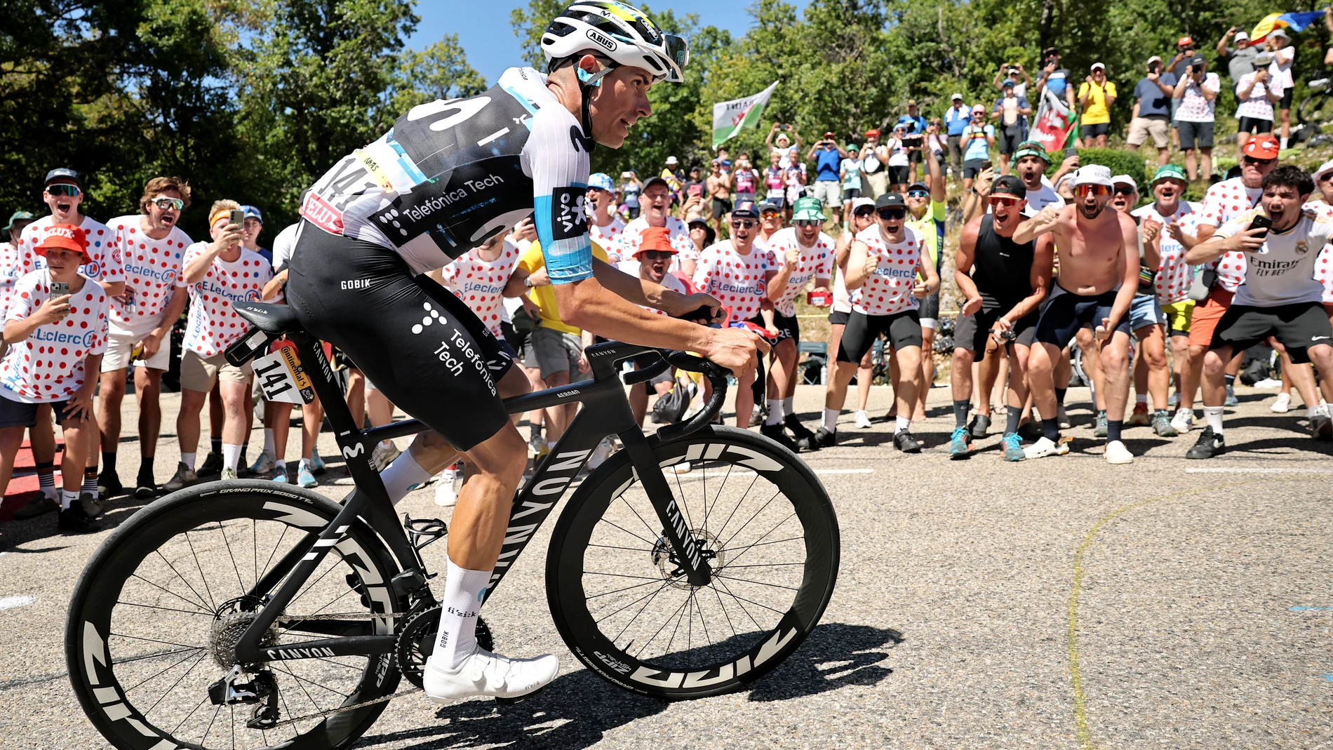 Mont Ventoux (France), 22/07/2025.- Spanish rider Enric Mas of Movistar Team goes up Mount Ventoux during the 16th stage of the Tour de France cycling race over 171.5km from Montpellier to Mont Ventoux, France, 22 July 2025. (Ciclismo, Francia) EFE/EPA/CHRISTOPHE PETIT TESSON