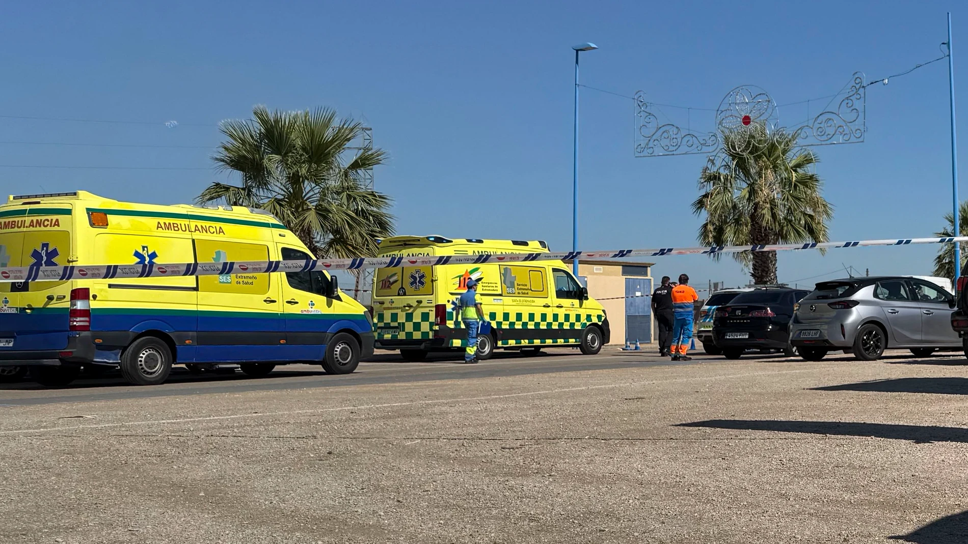 GRAF8680. VILLANUEVA DE LA SERENA (BADAJOZ), 22/07/2025.-Un varón ha fallecido y otro ha resultado herido de gravedad esta mañana en Villanueva de la Serena a consecuencia de disparos con arma de fuego en el recinto ferial de la población, que prepara sus fiestas patronales. EFE/Samuel Sánchez.