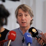 Carlos Martínez, secretario regional del PSOE, atiende a la prensa en Soria