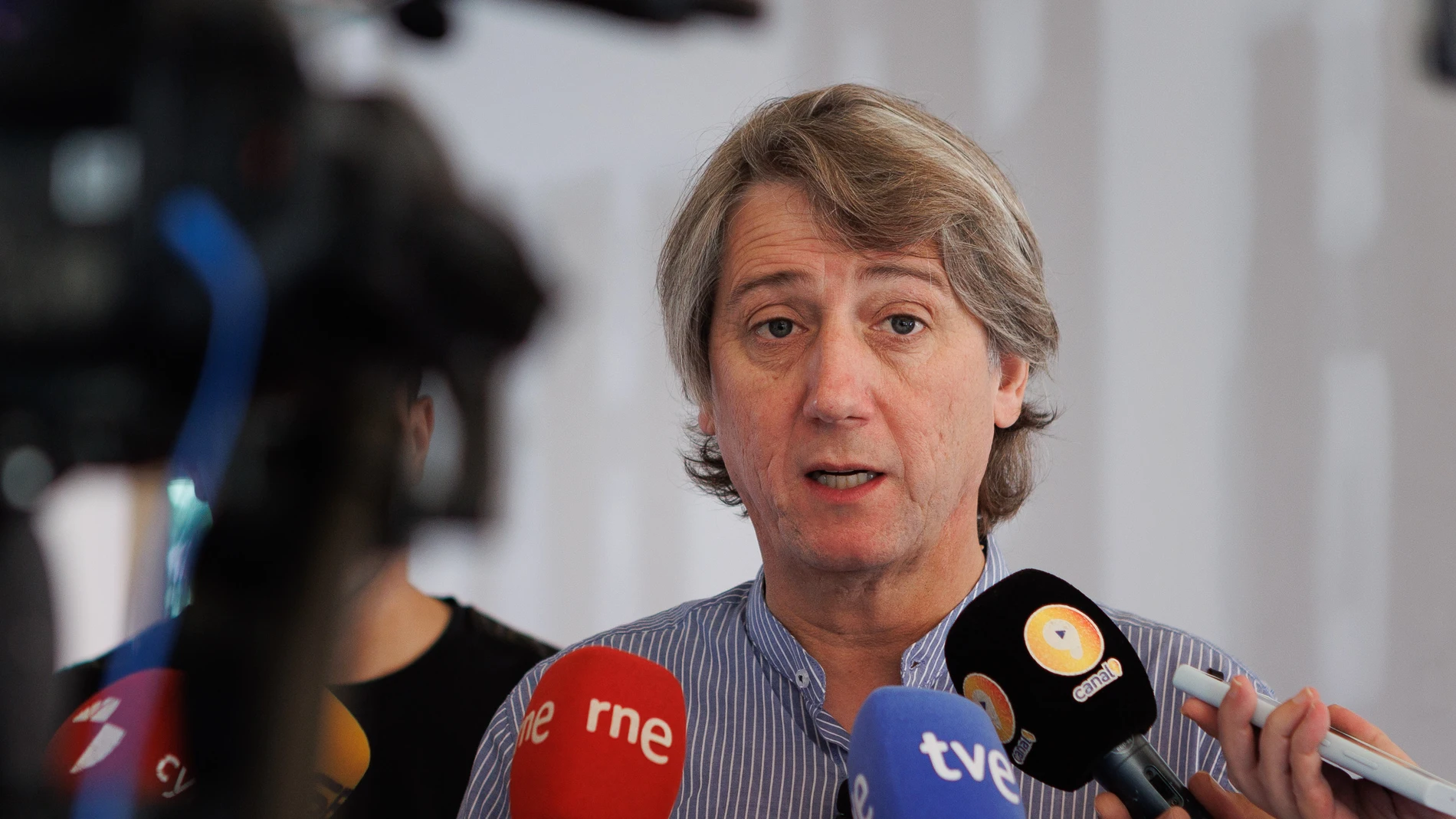 Carlos Martínez, secretario regional del PSOE, atiende a la prensa en Soria