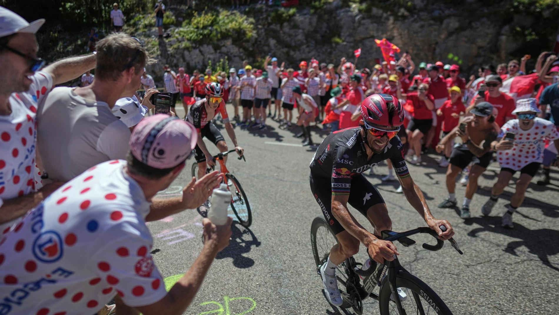 Spectators encourage France's Julian Alaphilippe, followed by Netherlands' Thymen Arensman, rear, during the sixteenth stage of the Tour de France cycling race over 171.5 kilometers (106.6 miles) with start in Montpellier and finish on the Mont Ventoux, France, Tuesday, July 22, 2025. (AP Photo/Thibault Camus)