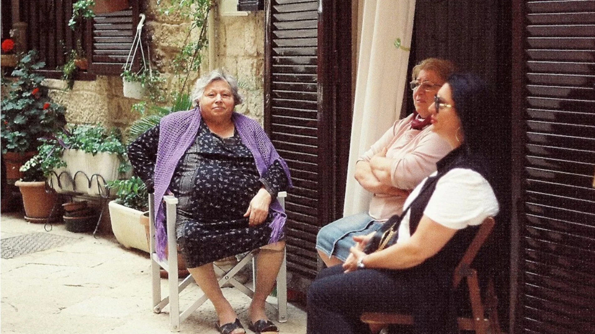 "Salir a tomar el fesco" es una tradición muy típica española que no se debe de perder