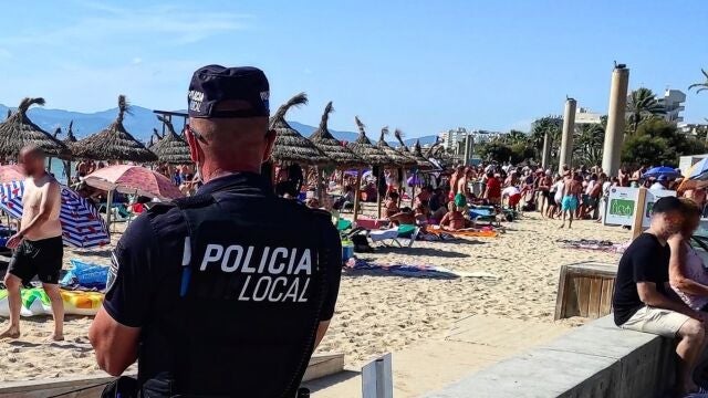 Sucesos.- AMP.- Herida en la pierna una anciana por el mordisco de un animal marino en la Playa de Palma (Mallorca)