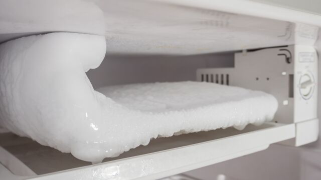 Elimina la acumulación de hielo de tu congelador en minutos usando papel de aluminio