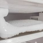 Elimina la acumulación de hielo de tu congelador en minutos usando papel de aluminio