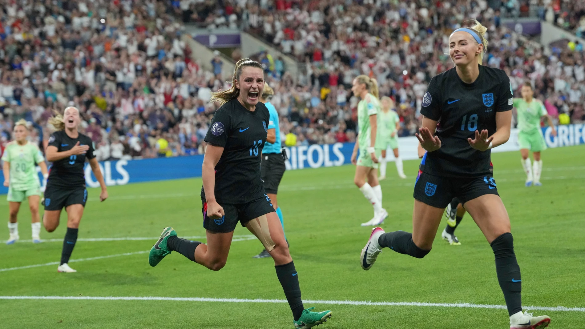 England's Chloe Kelly, right, and Ella Toone celebrate after Kelly scored a goal during the Women's Euro 2025 semifinals soccer match between England and Italy at Stade de Geneve in Geneva, Switzerland, Tuesday, July 22, 2025. (AP Photo/Martin Meissner)