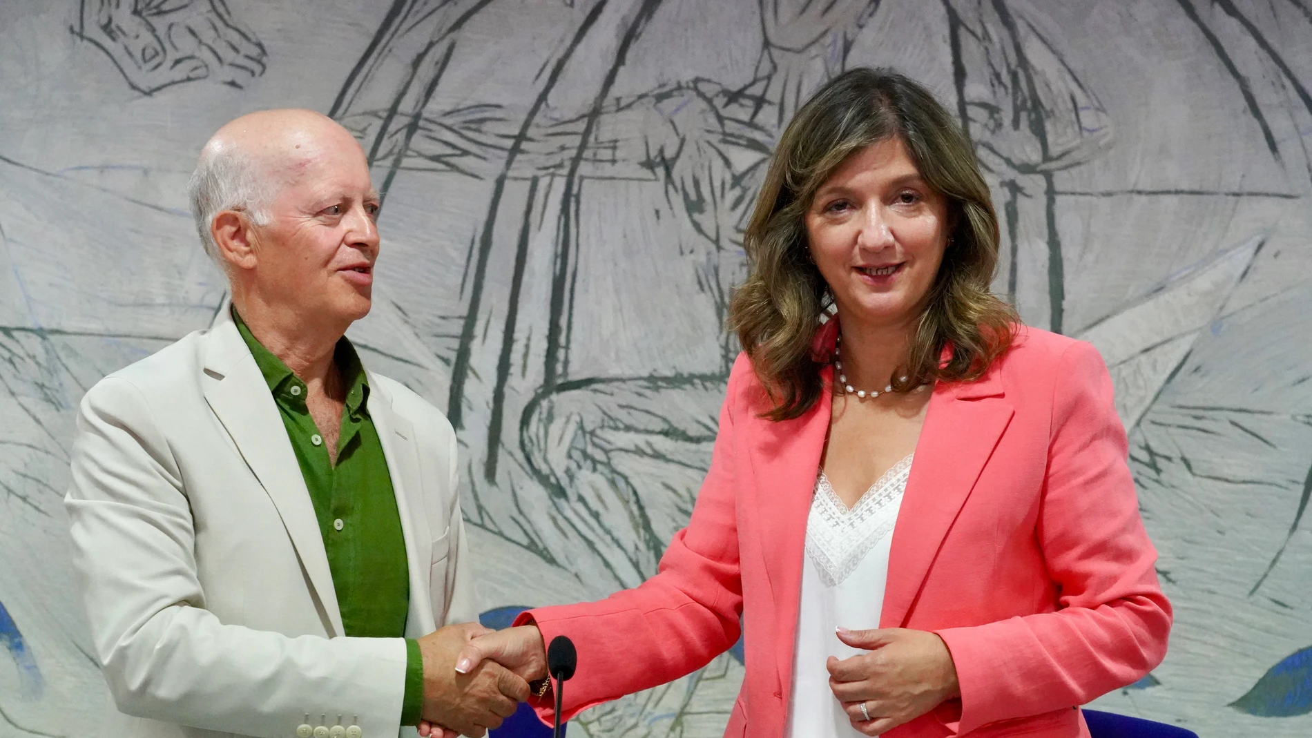 La rectora de la Universidad de León, Nuria González, y el presidente del Patronato de la Fundación Reserva de la Biosfera Alto Bernesga, Antonio García, firman un convenio marco de colaboración entre ambas instituciones.