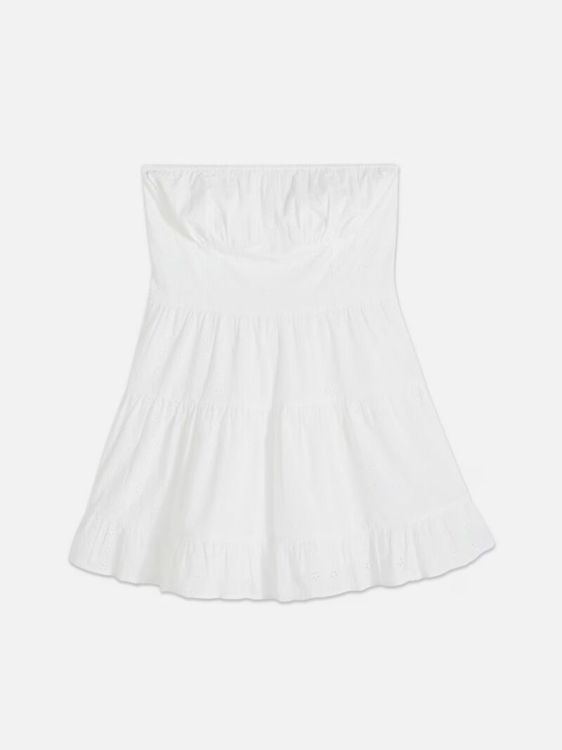 Vestido corto con bordado inglés.