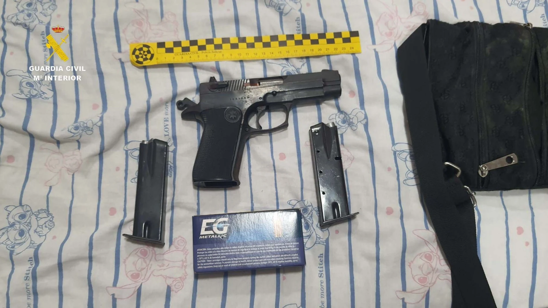 Una de las armas intervenidas en la operación