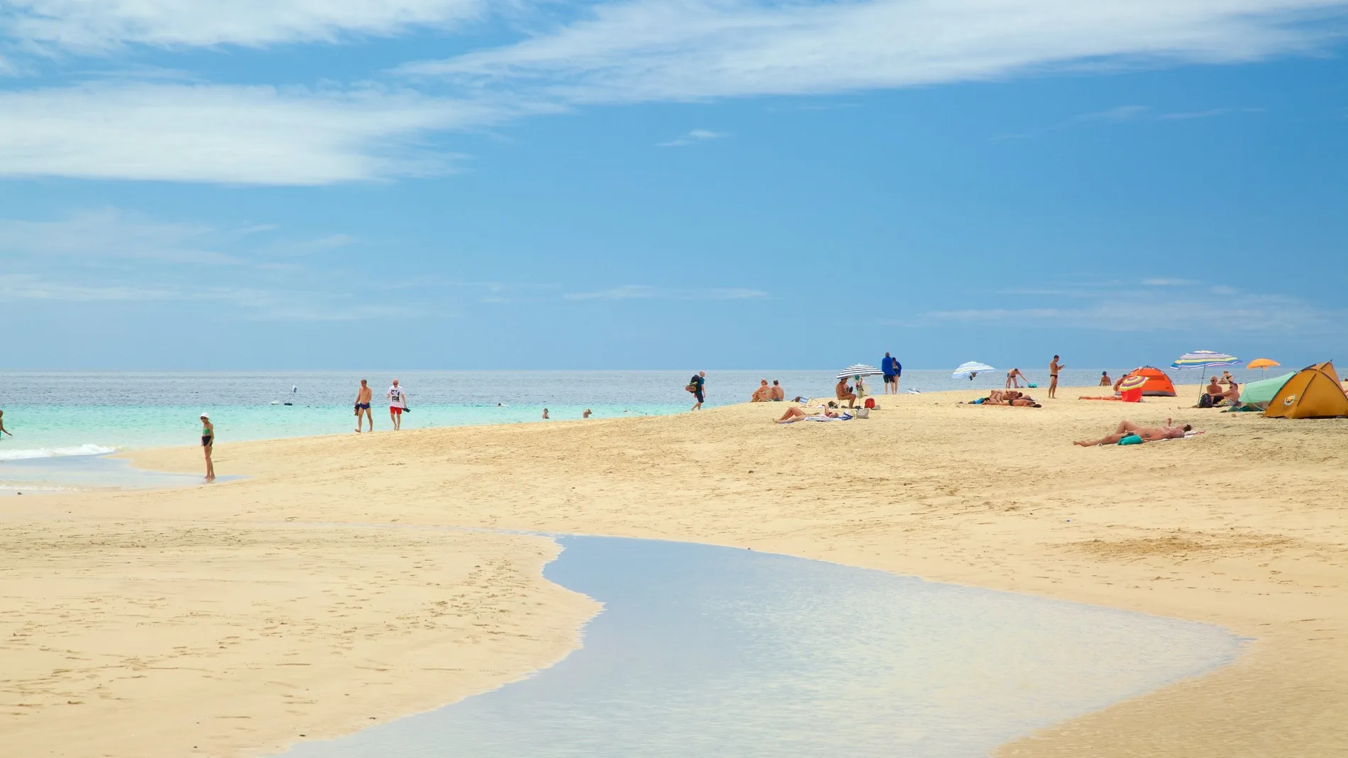Una mujer en estado grave tras ser rescatada del mar en Fuerteventura