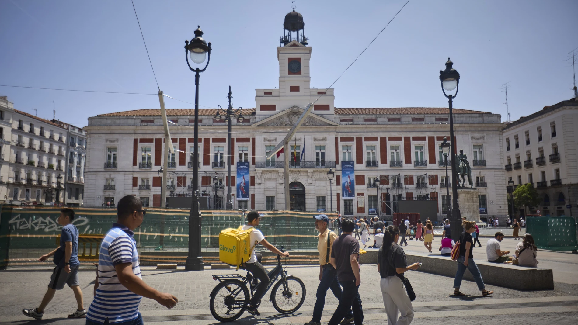 Fachada del edificio de la Real Casa de Correos en la madrileña Puerta del Sol, sede actual del Gobierno de la Comunidad de Madrid.