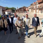 Sanz Merino visita las obras de humanización que se están llevando a cabo en la travesía de la CL-610 a su paso por Serrada (Valladolid), incluidas en el plan autonómico para transformar 30 travesías en toda la Comunidad.