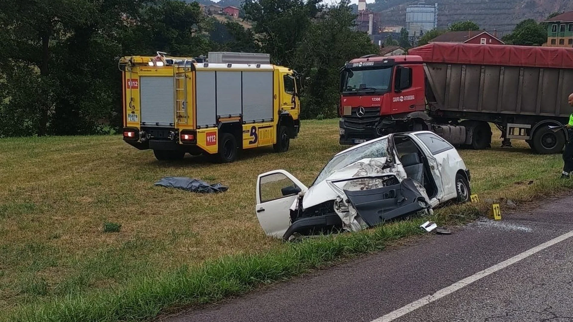 Suc.- AMP.- Fallece el conductor de un turismo en una colisión frontal con un camión en la AS-19, en Carreño (Asturias)