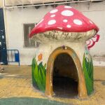 Imagen de una de las casitas con forma de seta de la calle San Francisco de Alicante