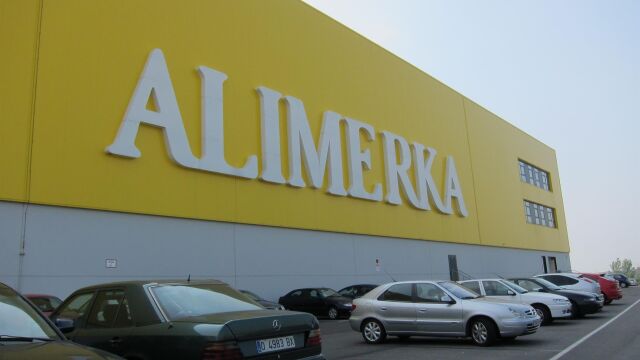 Economía.- URA convoca una reunión con el presidente de Alimerka para abordar el conflicto con Central Lechera Asturiana