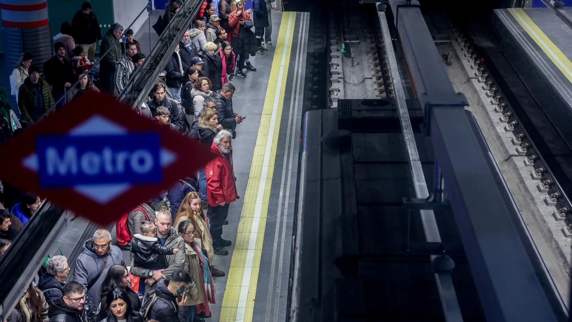 MADRID.-Metro de Madrid transportará paquetería desde finales de este año y comenzará en las líneas 3 y 12