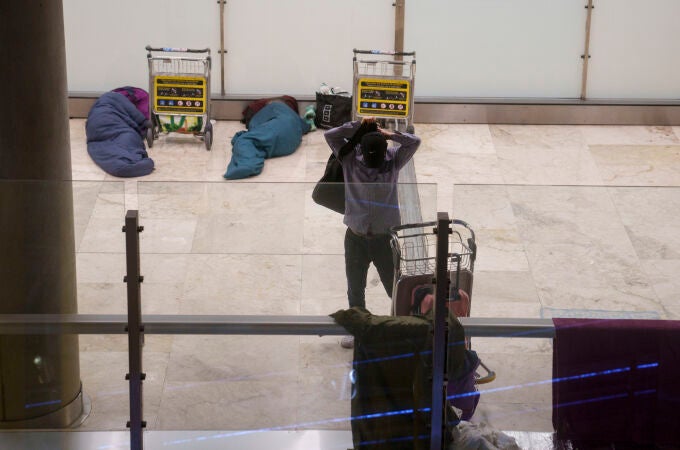 Personas sin techo en el Aeropuerto de Madrid Barajas