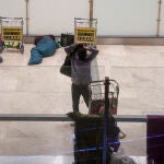 Personas sin techo en el Aeropuerto de Madrid Barajas