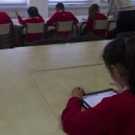 MADRID.-Alumnos de Infantil y Primaria no usarán dispositivos digitales individuales en las aulas a partir del próximo curso