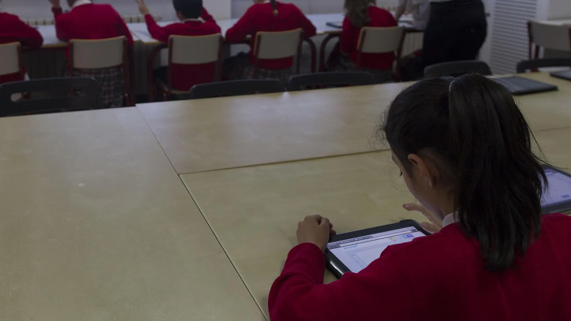 MADRID.-Alumnos de Infantil y Primaria no usarán dispositivos digitales individuales en las aulas a partir del próximo curso