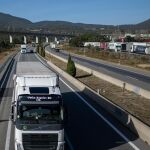 España eleva el límite de carga para camiones a 44 toneladas y autoriza megacamiones de hasta 72 toneladas