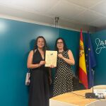Rebeca Martínez, subdirectora de Calidad de la Escuela, y Eva Cuervo, coordinadora del grado en Ingeniería Informática, han sido las encargadas de recoger el diploma en nombre del equipo docente y directivo en la VI Ceremonia de Entrega de Sellos Internacionales de Calidad, organizado por ANECA 