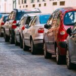 Coches aparcados en la calle