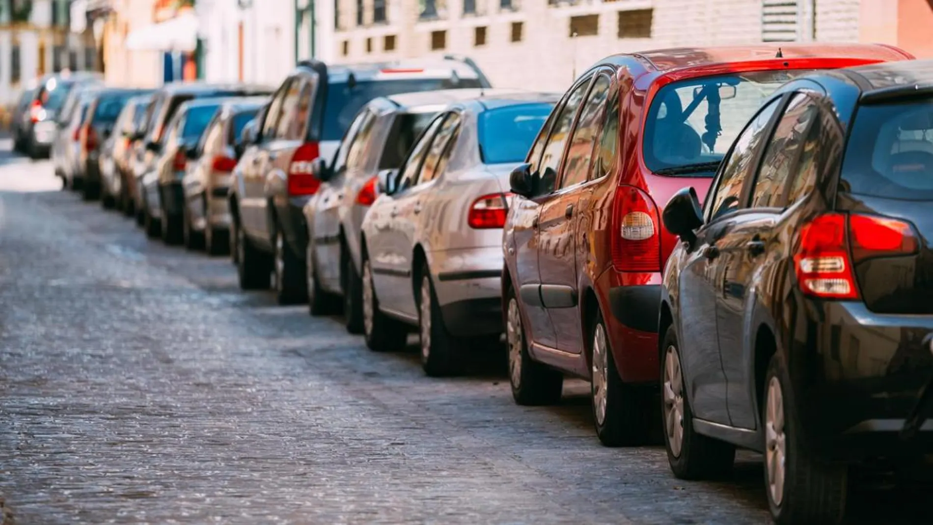 Coches aparcados en la calle