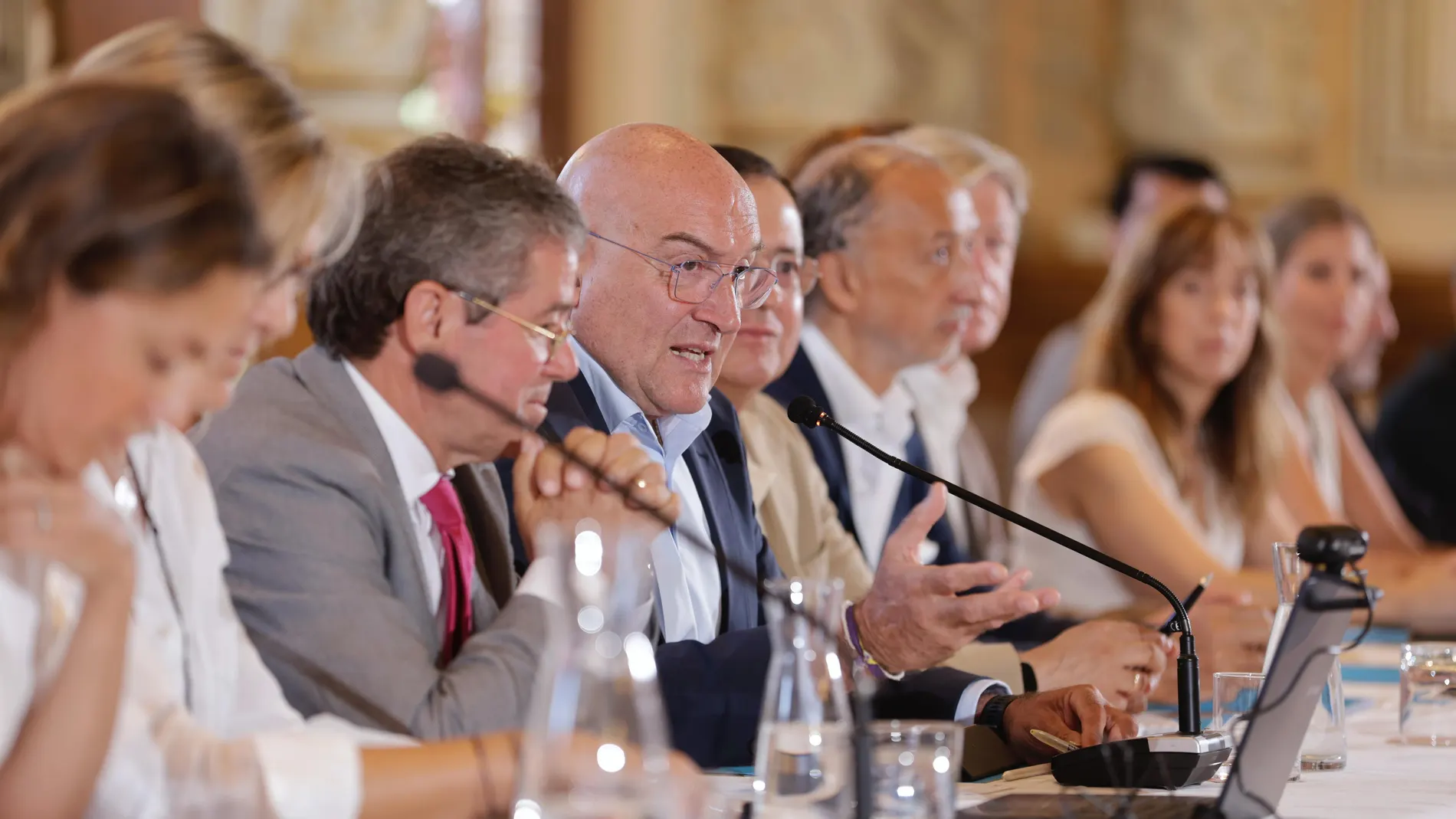 El alcalde de Valladolid, Jesús Julio Carnero, preside la reunión