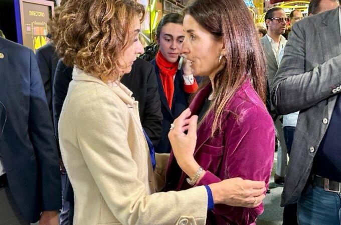 La consellera de Hacienda, Ruth Merino, junto a la ministra María Jesús Montero