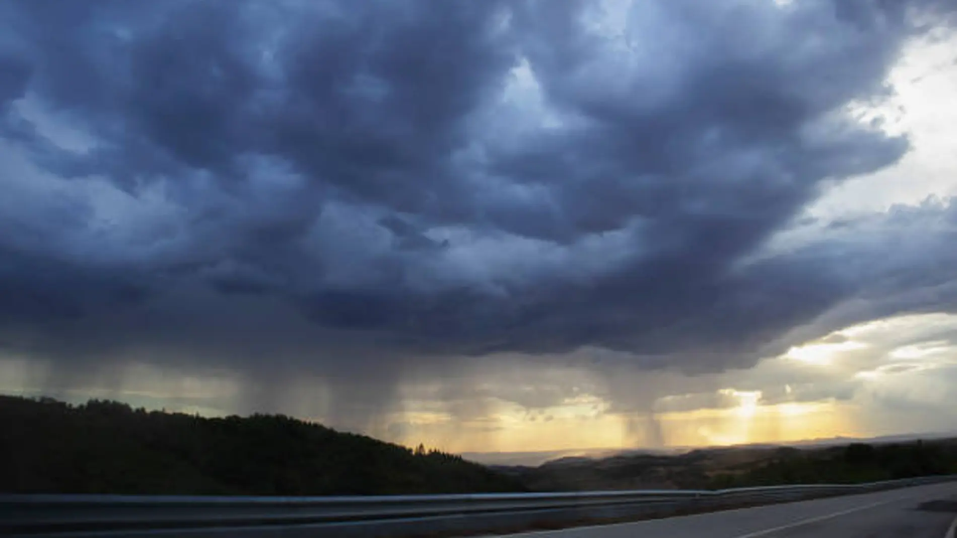 Imagen de archivo de una tormenta de verano