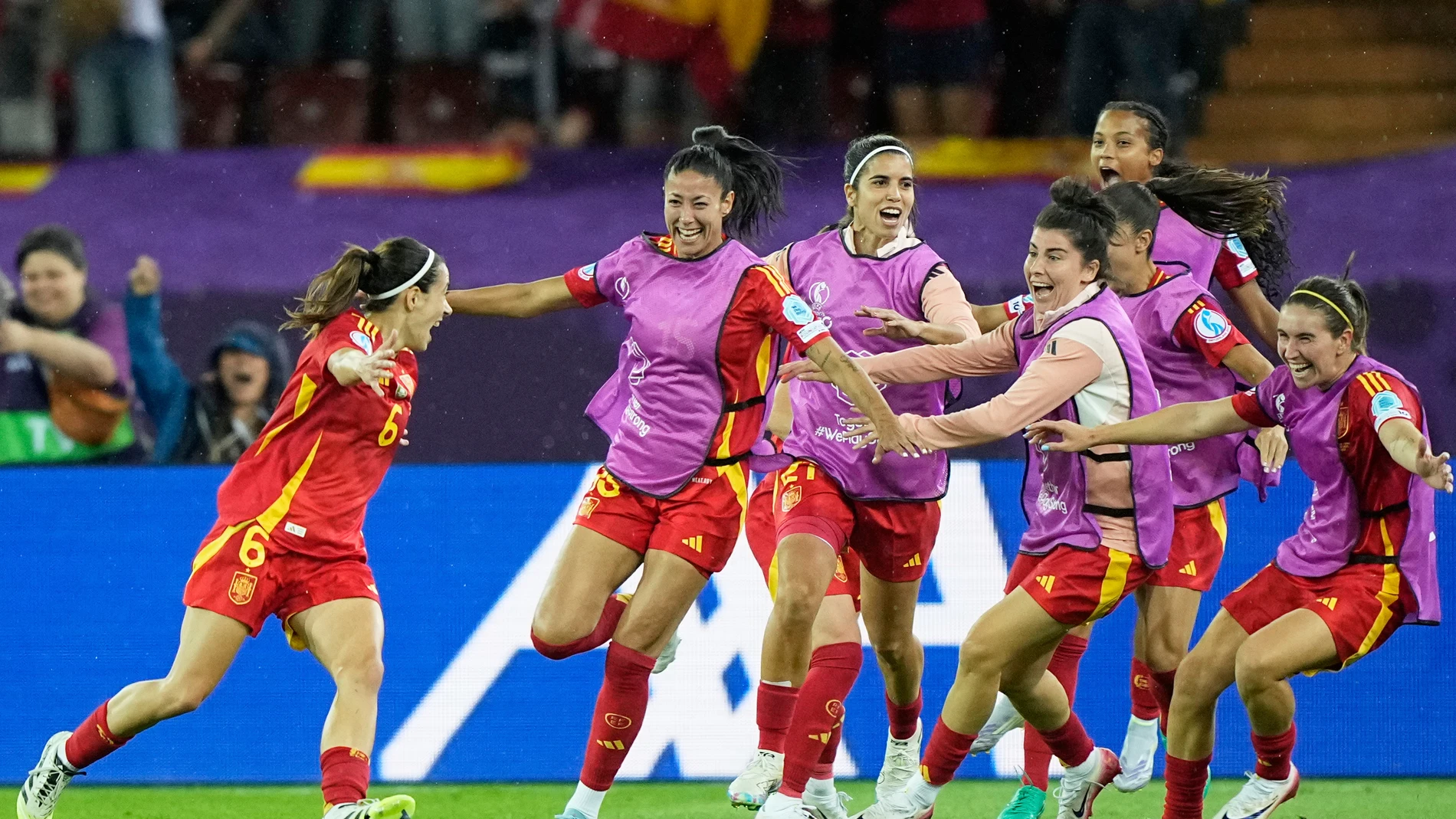 Spain's Aitana Bonmati celebrates with teammates after scoring her sides first goal during the Women's Euro 2025 semifinals soccer match between Germany and Spain at Stadion Letzigrund in Zurich, Switzerland, Wednesday, July 23, 2025. (AP Photo/Martin Meissner)