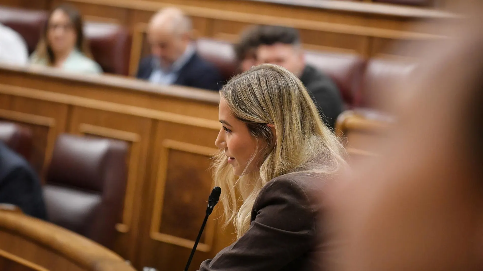 MADRID.-Serrano (PP) cree que la dimisión de Noelia Núñez le "honra" y que su decisión demuestra "dignidad y honestidad"
