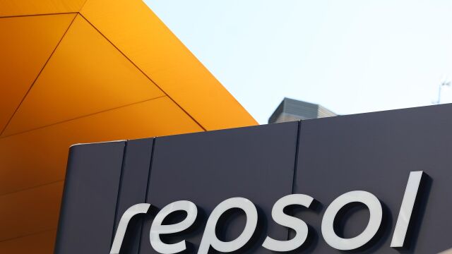 Economía.- Repsol culmina programa de recompra de acciones por 300 millones con adquisición de 25,19 millones de títulos