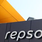 Economía.- Repsol culmina programa de recompra de acciones por 300 millones con adquisición de 25,19 millones de títulos