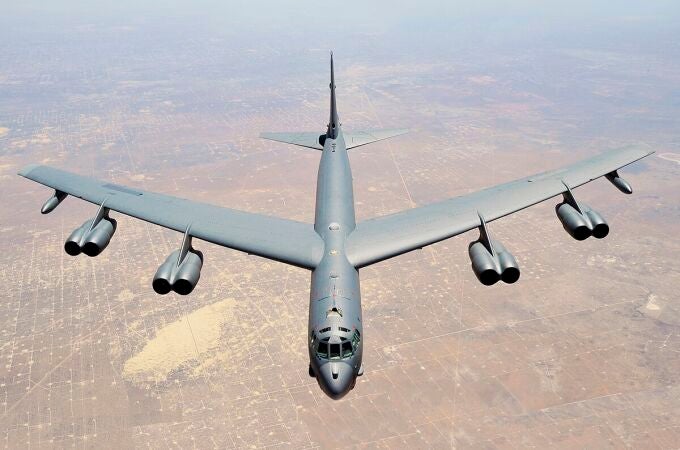 La fuerza aérea de Estados Unidos se lleva un susto: uno de sus bombarderos casi se estrella