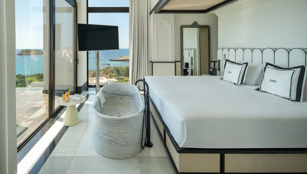 Suite de BLESS Ibiza con vistas al mar