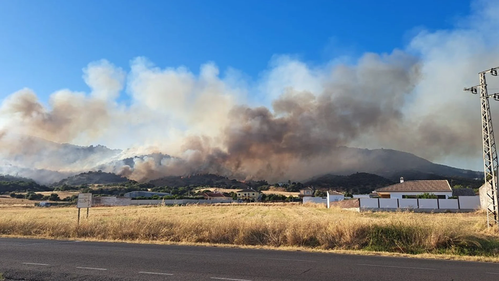 El incendio forestal de Córdoba se reactiva y desarrolla "una carrera ascendente"