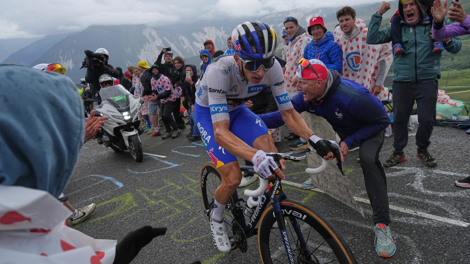Germany's Florian Lipowitz, wearing the best young rider's white jersey, climbs Col de la Loze during the eighteenth stage of the Tour de France cycling race over 171.5 kilometers (106.6 miles) with start in Vif and finish in Courchevel Col de la Loze, France, Thursday, July 24, 2025. (AP Photo/Thibault Camus)