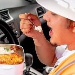 El truco de quienes comen fuera pero no renuncian a la comida caliente: esta fiambrera lo cambia todo